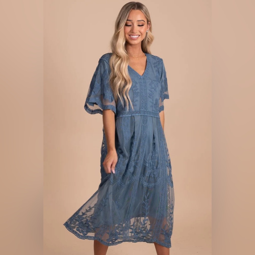 Bella Ella Boutique Shooting Star Lace Midi Dress
